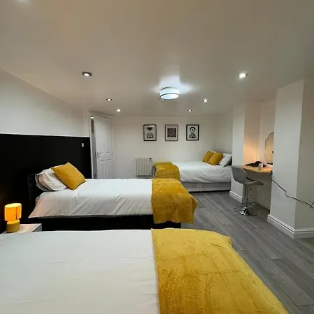 Cosy Flat, Near Leeds City Centre, Parking,wifi Apartment *