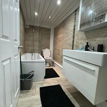 Apartment Cosy Flat, Near Leeds City Centre, Parking,wifi