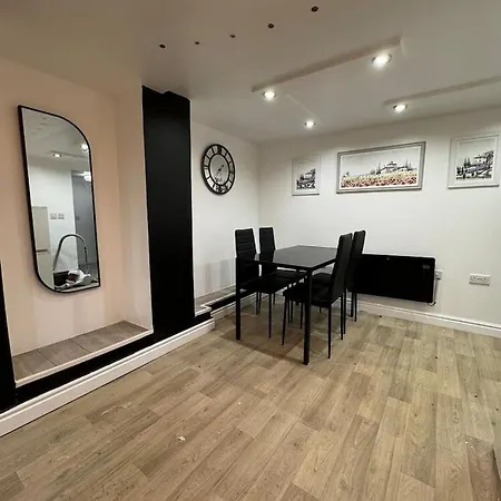Apartment Cosy Flat, Near Leeds City Centre, Parking,wifi *